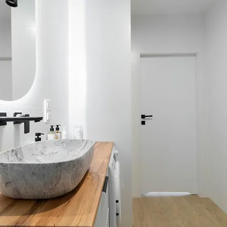 Apartamento Ceglana - Free Parking - Self Check-in *