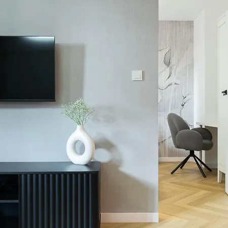 Ceglana - Free Parking - Self Check-in Apartment